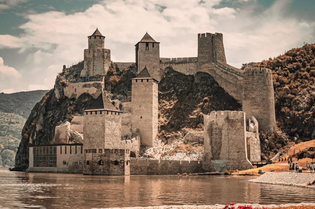 Vila Carobni Breg Golubac Exteriér fotografie